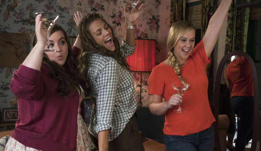 (R-L) Aidy Bryant, Busy Philipps, and Amy Schumer star in STX Entertainment I FEEL PRETTY