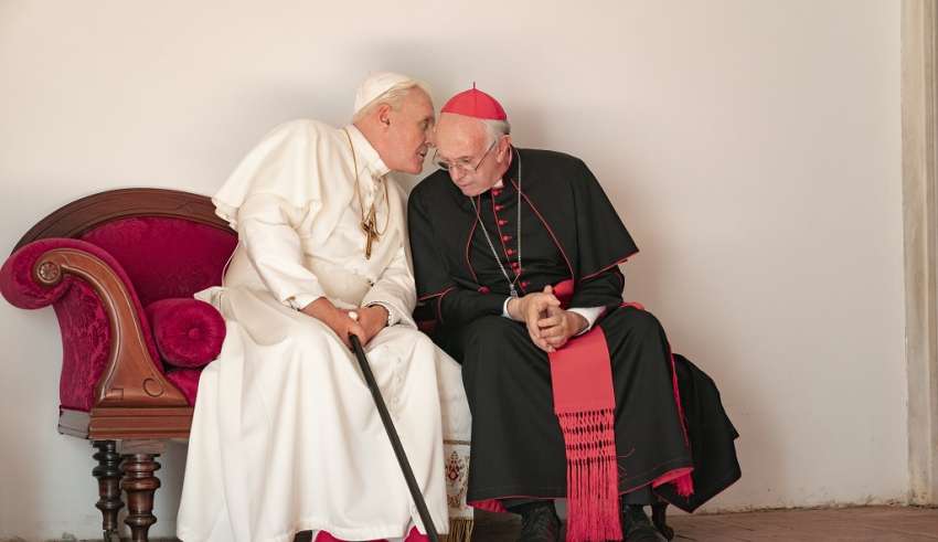 (L-R) Anthony Hopkins and Jonathan Pryce star in Netflix's THE TWO POPES