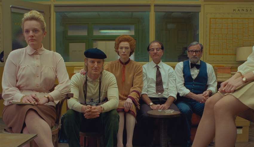 (From L-R): Elisabeth Moss, Owen Wilson, Tilda Swinton, Fisher Stevens and Griffin Dunne in the film THE FRENCH DISPATCH